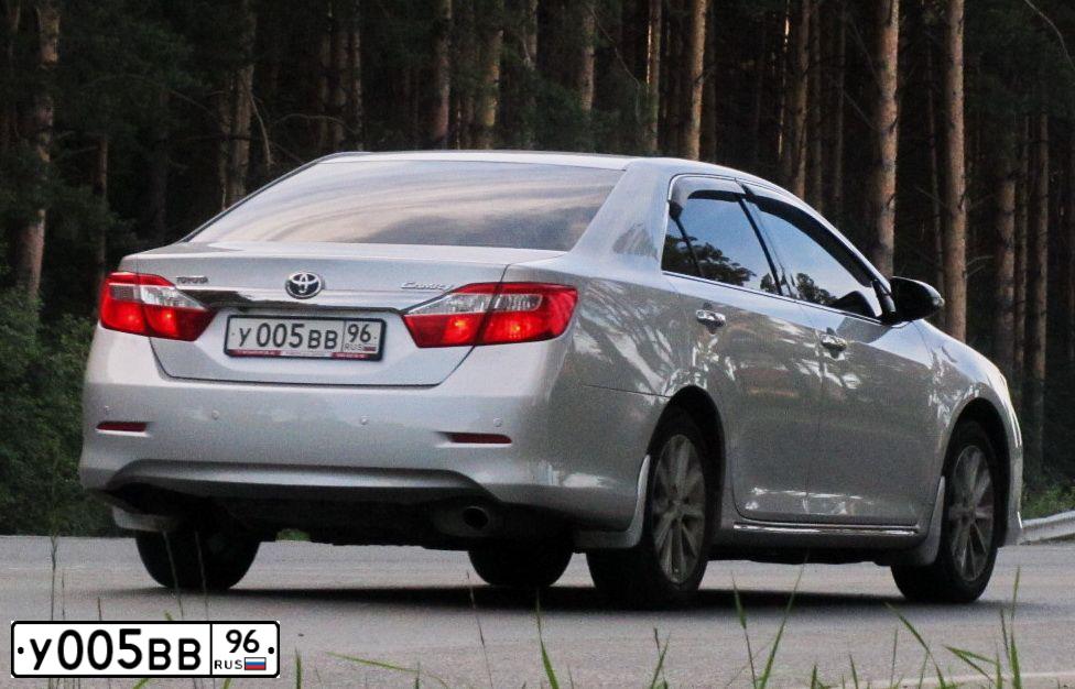 Фото автомобиля VOLKSWAGEN TOUAREG, 2016 — госномер У005ВВ96. Цвет: Белый