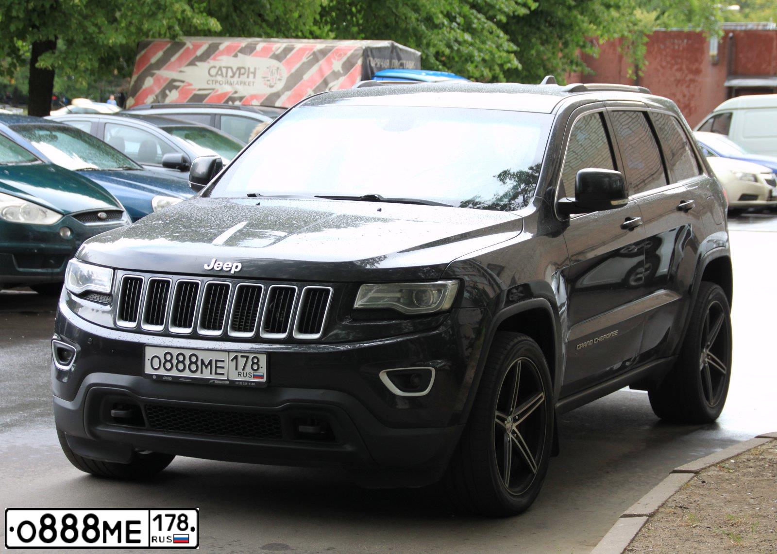Фото автомобиля LAND ROVER RANGE ROVER, 2013 — госномер С512УР124. Цвет: ЯРКО-БЕЛЫЙ