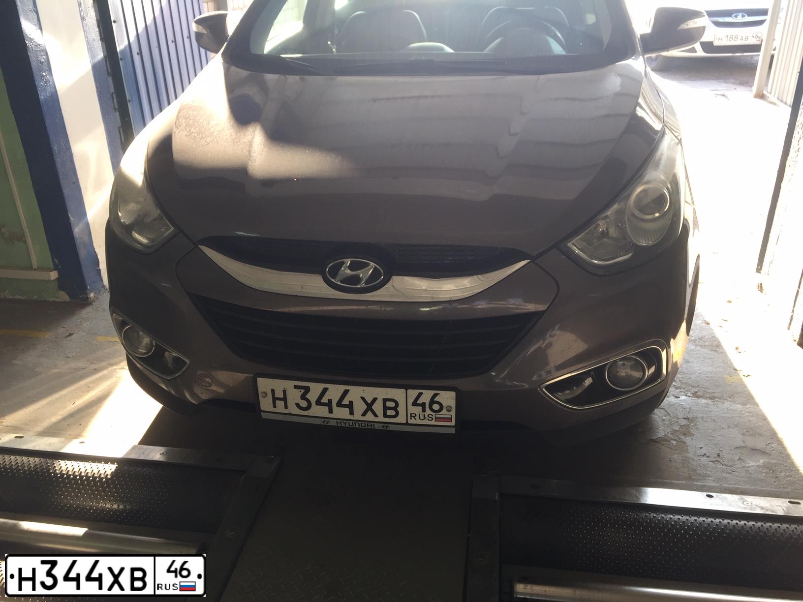 Фото автомобиля HYUNDAI IX35, 2012 — госномер Н344ХВ46. Цвет: Коричневый