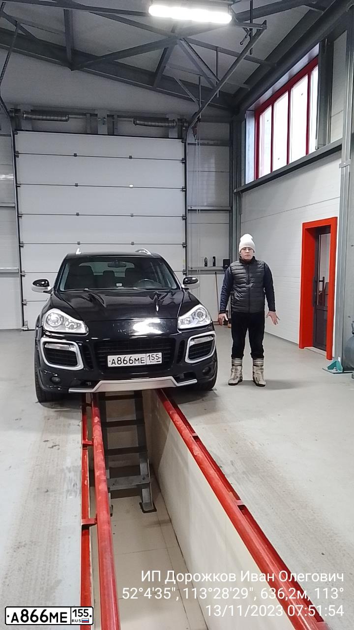 Фото автомобиля PORSCHE CAYENNE, 2005 — госномер С005ЕР55. Цвет: ЧЕРНЫЙ