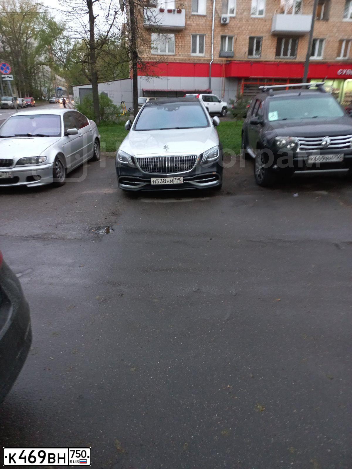 Фото автомобиля LADA LARGUS, 2015 — госномер Т404РА790. Цвет: Белый