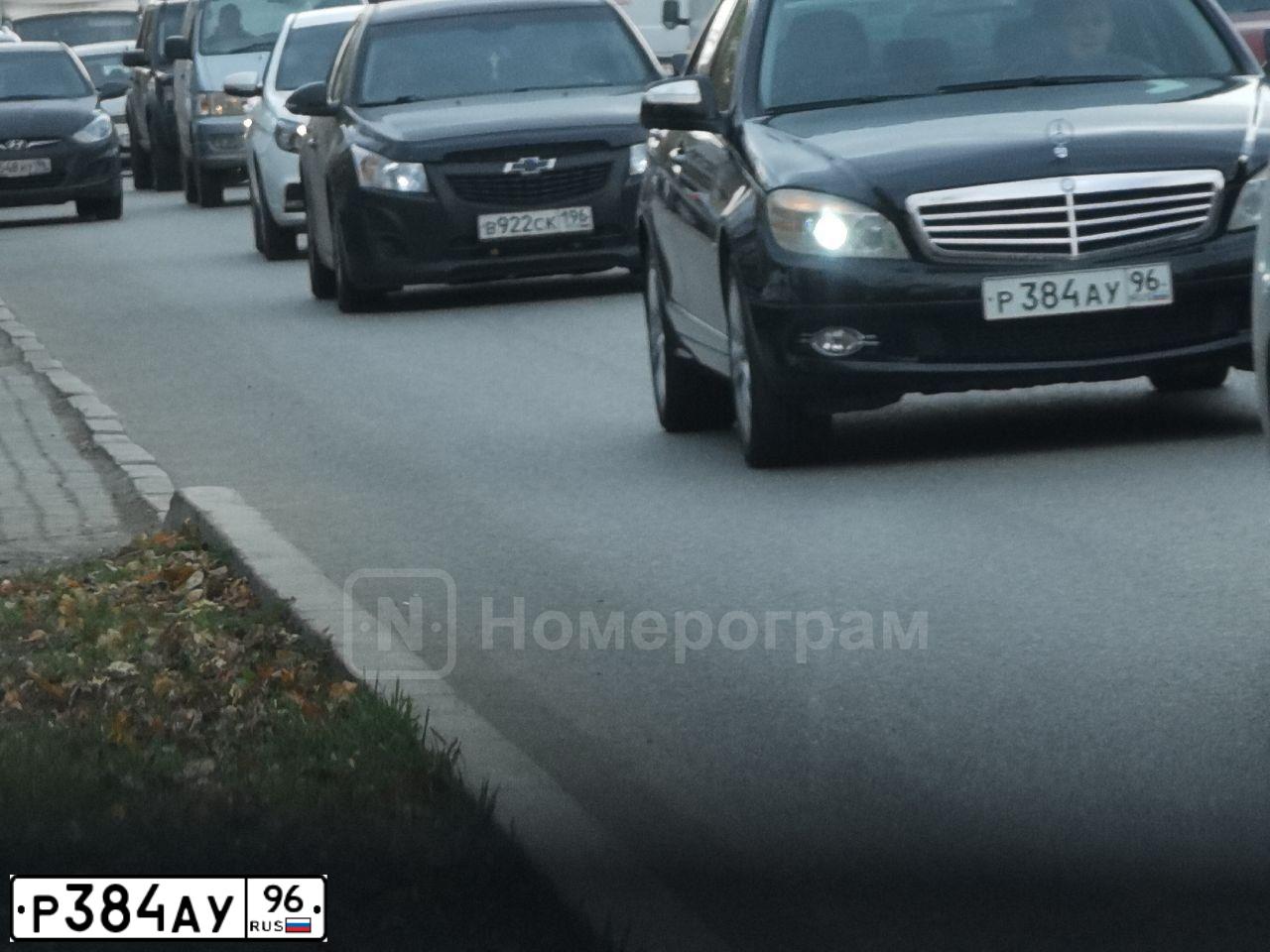 Фото автомобиля MERCEDES C-KLASSE, 2007 — госномер Р384АУ96. Цвет: ЧЕРНЫЙ