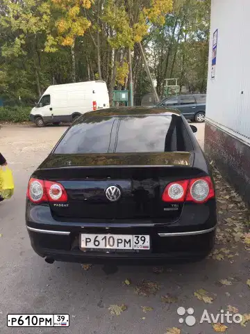 Фото автомобиля VOLKSWAGEN PASSAT, 2010 — госномер Р610РМ39. Цвет: ЧЕРНЫЙ