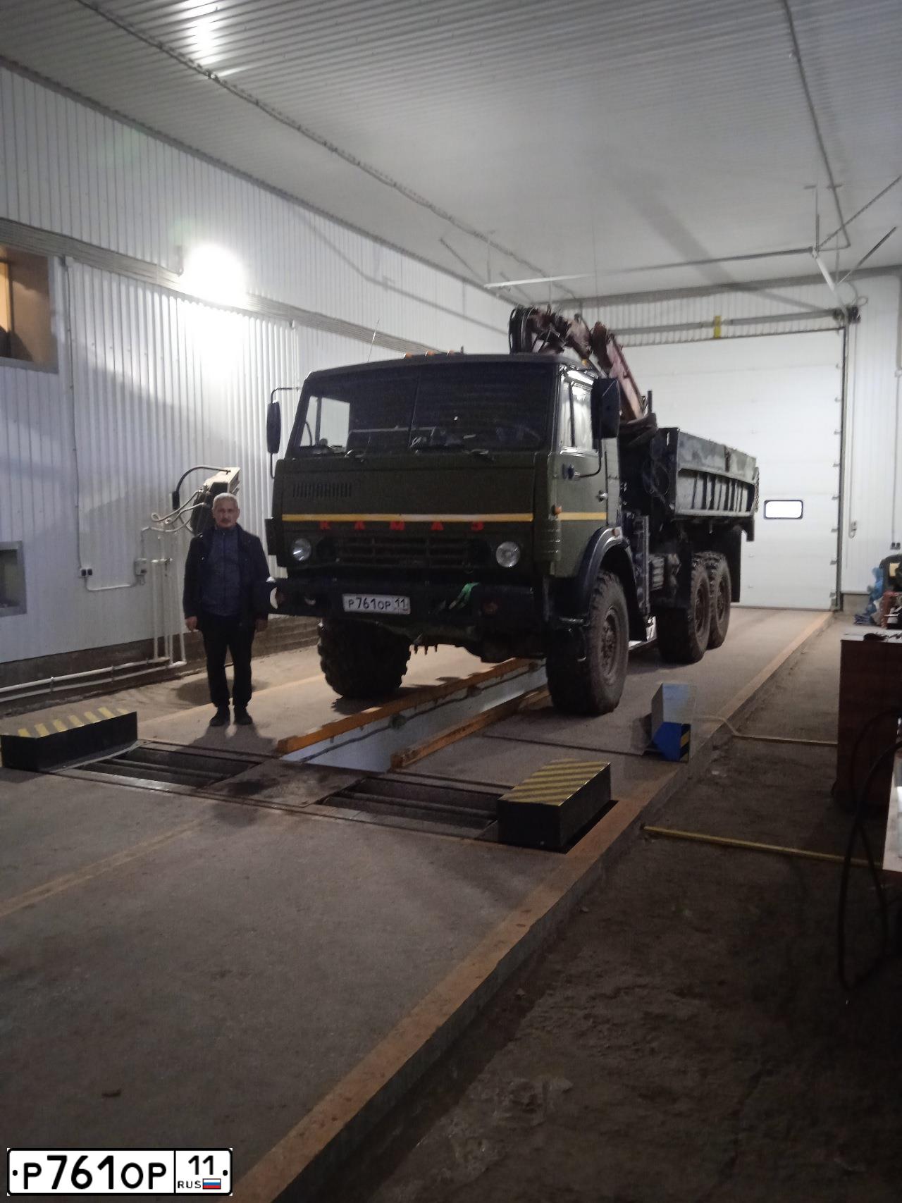 Фото автомобиля KAMAZ 4310 /6X6/, 1991 — госномер А762КМ35. Цвет: Темно-зеленый