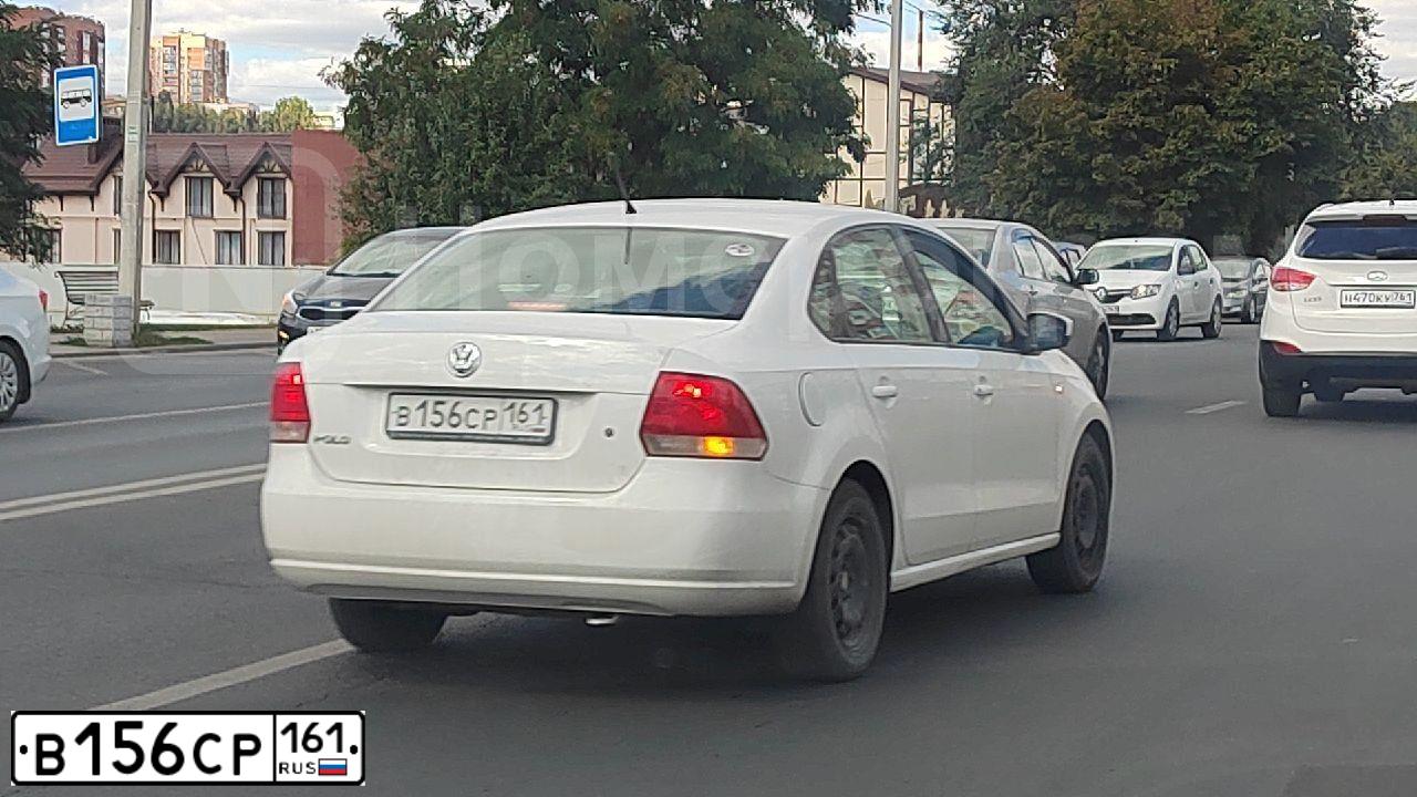 Фото автомобиля VOLKSWAGEN POLO, 2013 — госномер В156СР161. Цвет: БЕЛЫЙ