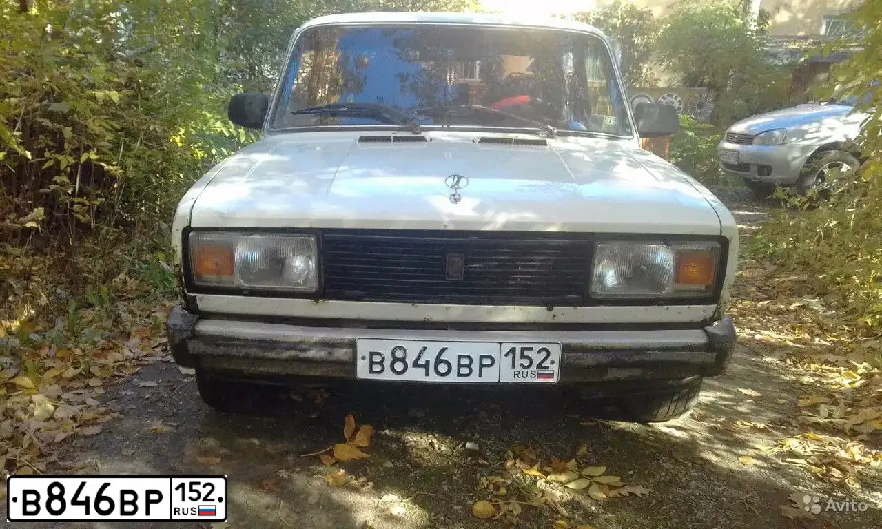 Фото автомобиля LADA 2105, 1981 — госномер В846ВР152. Цвет: БЕЛЫЙ