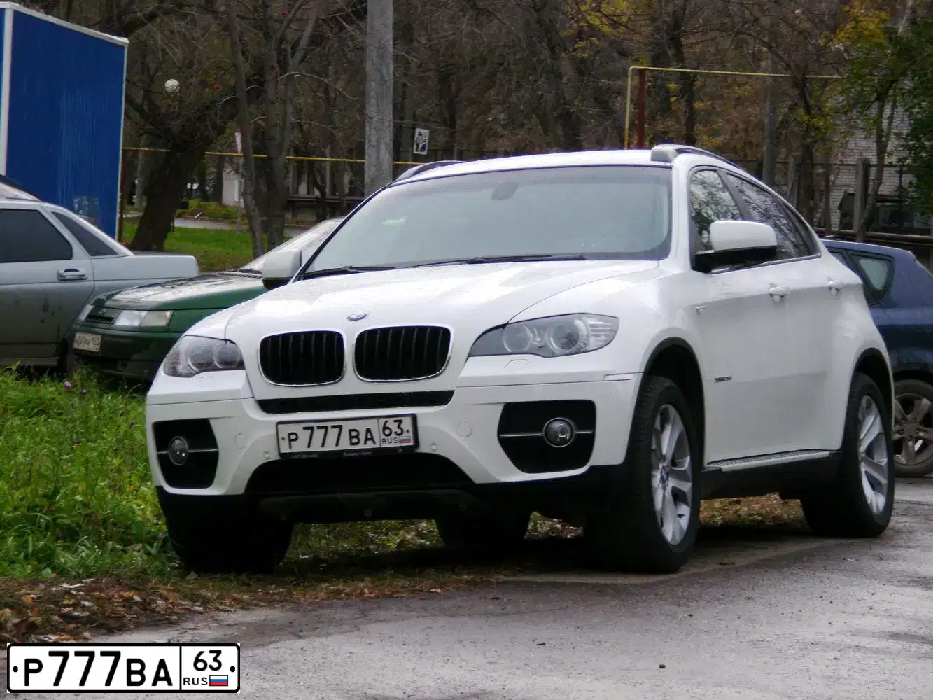 Фото автомобиля BMW X6, 2013 — госномер Р777ВА63. Цвет: БЕЛЫЙ