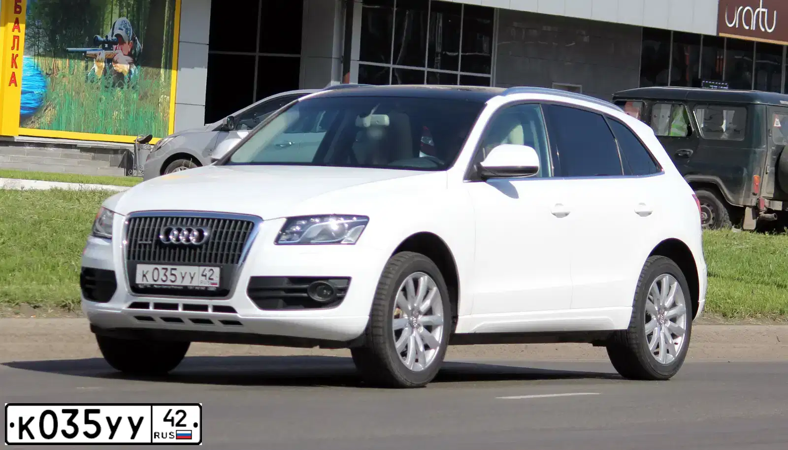 Фото автомобиля AUDI Q5, 2009 — госномер К035УУ42. Цвет: Белый