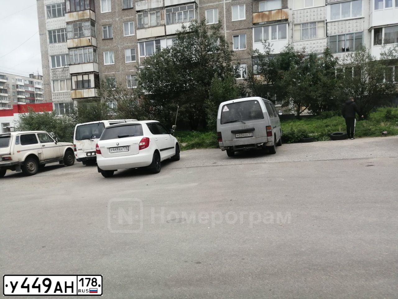 Фото автомобиля SKODA FABIA, 2013 — госномер Н787РМ98. Цвет: БЕЛЫЙ