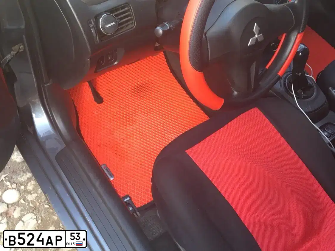 Фото автомобиля MITSUBISHI LANCER, 2006 — госномер В524АР53. Цвет: Серый