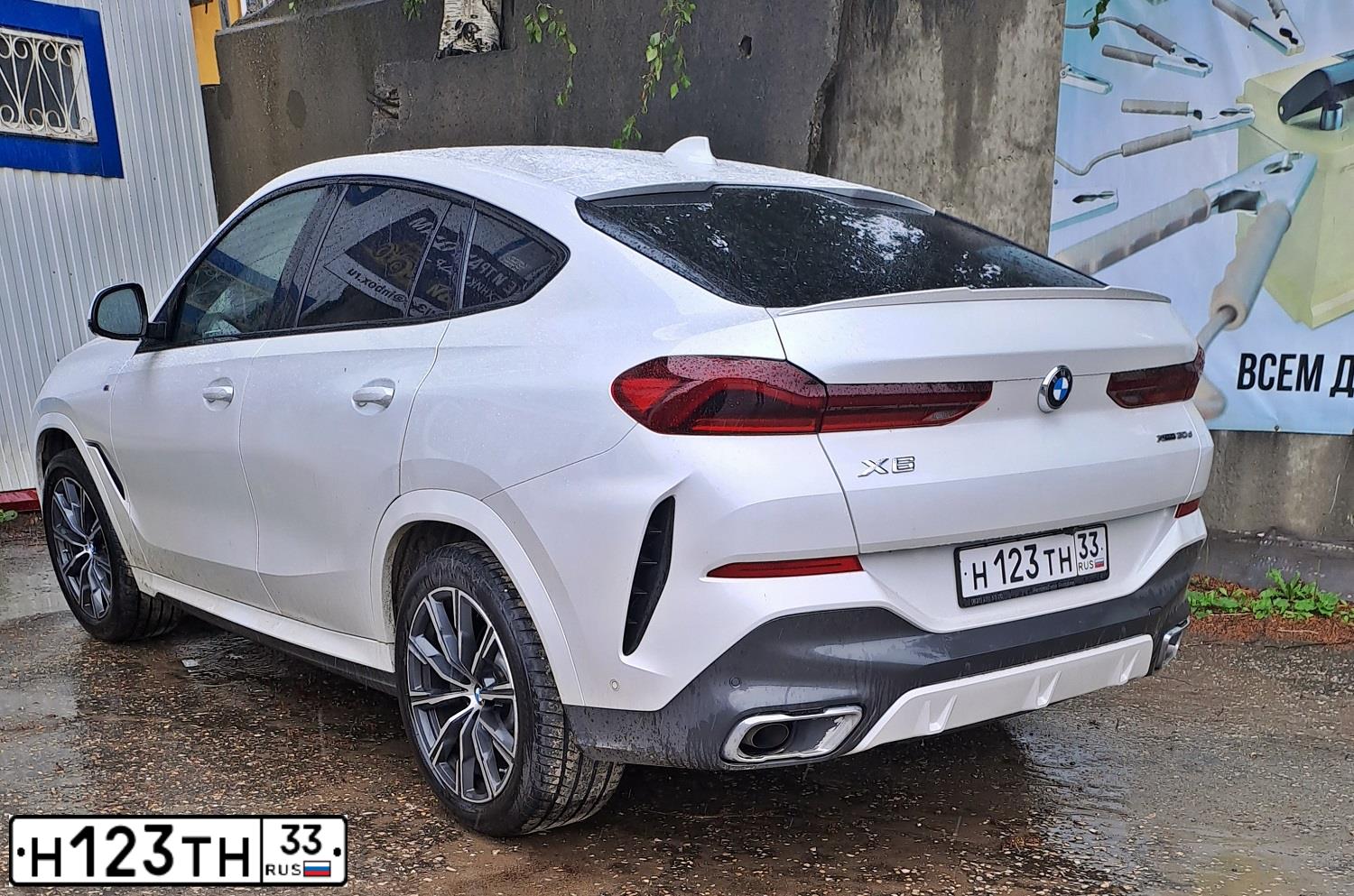 Фото автомобиля BMW X6 XDRIVE30D GТ29, 2021 — госномер Н123ТН33. Цвет: Белый