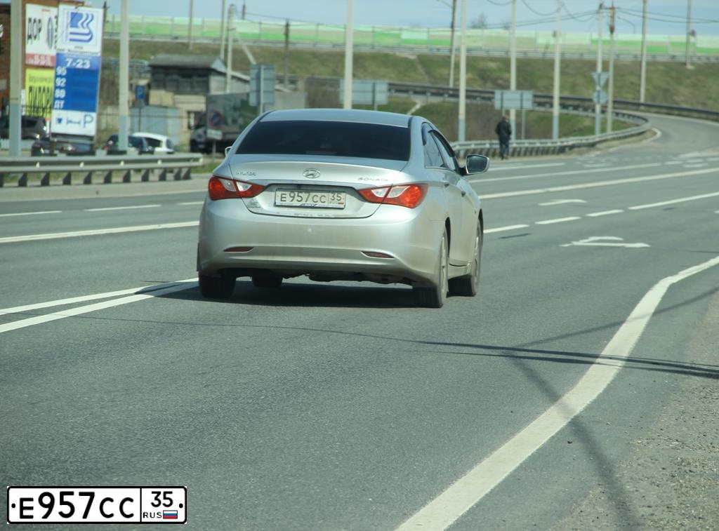 Фото автомобиля HYUNDAI SONATA, 2011 — госномер М916ОК35. Цвет: Серебристый