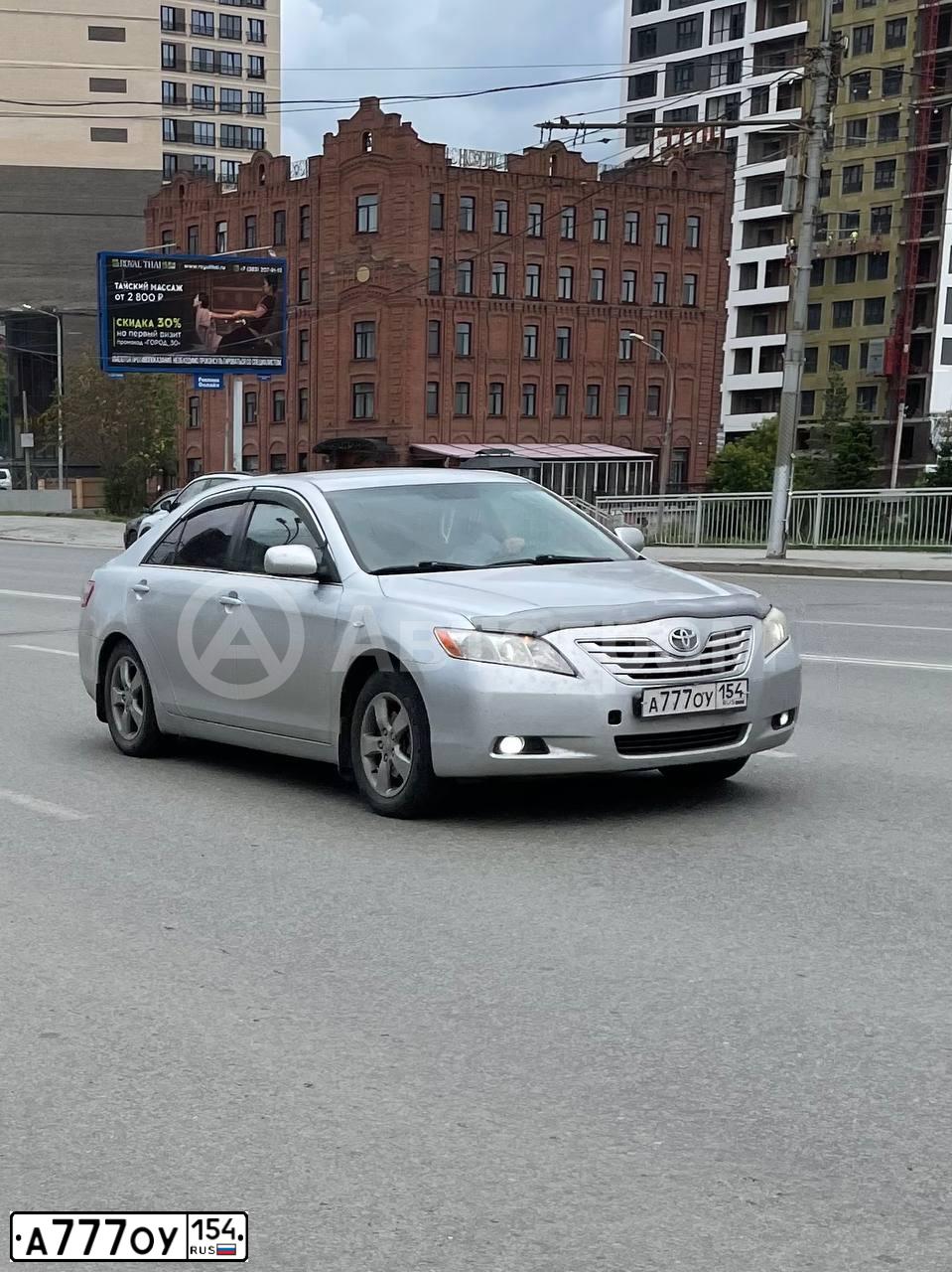 Фото автомобиля TOYOTA CAMRY, 2006 — госномер В008АА154. Цвет: СЕРЕБРИСТЫЙ