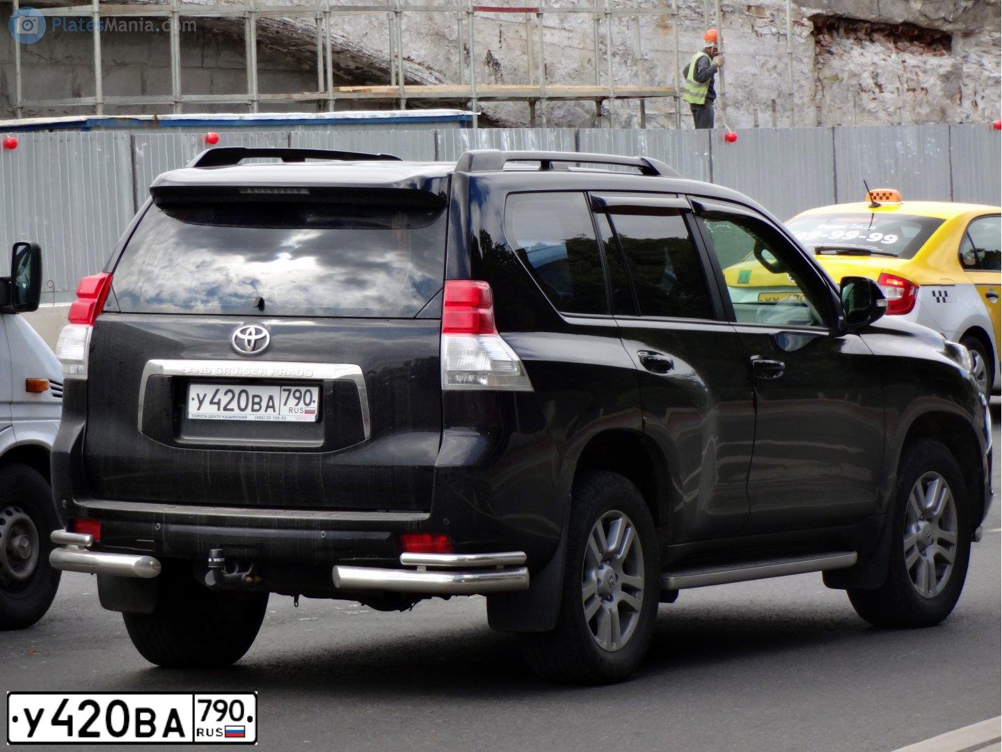 Фото автомобиля TOYOTA LANDCRUISER, 2011 — госномер У420ВА790. Цвет: ЧЕРНЫЙ