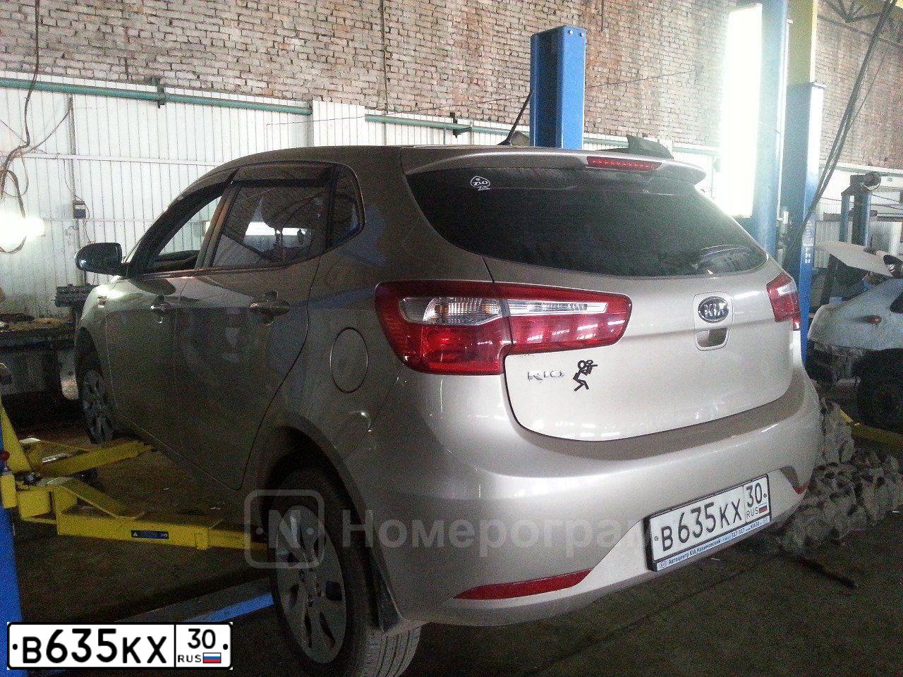Фото автомобиля KIA RIO, 2012 — госномер В635КХ30. Цвет: БЕЖЕВЫЙ