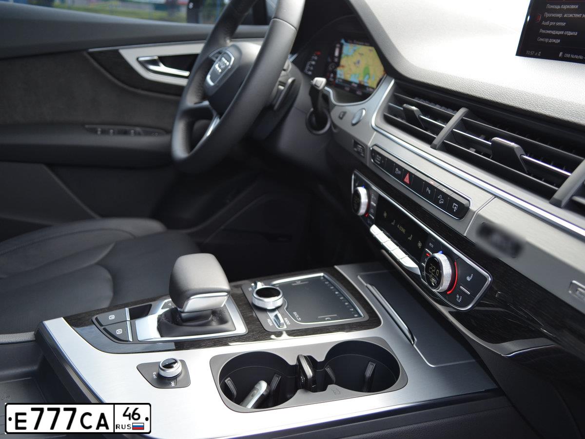 Фото автомобиля AUDI Q7, 2012 — госномер Е218СУ750. Цвет: Белый