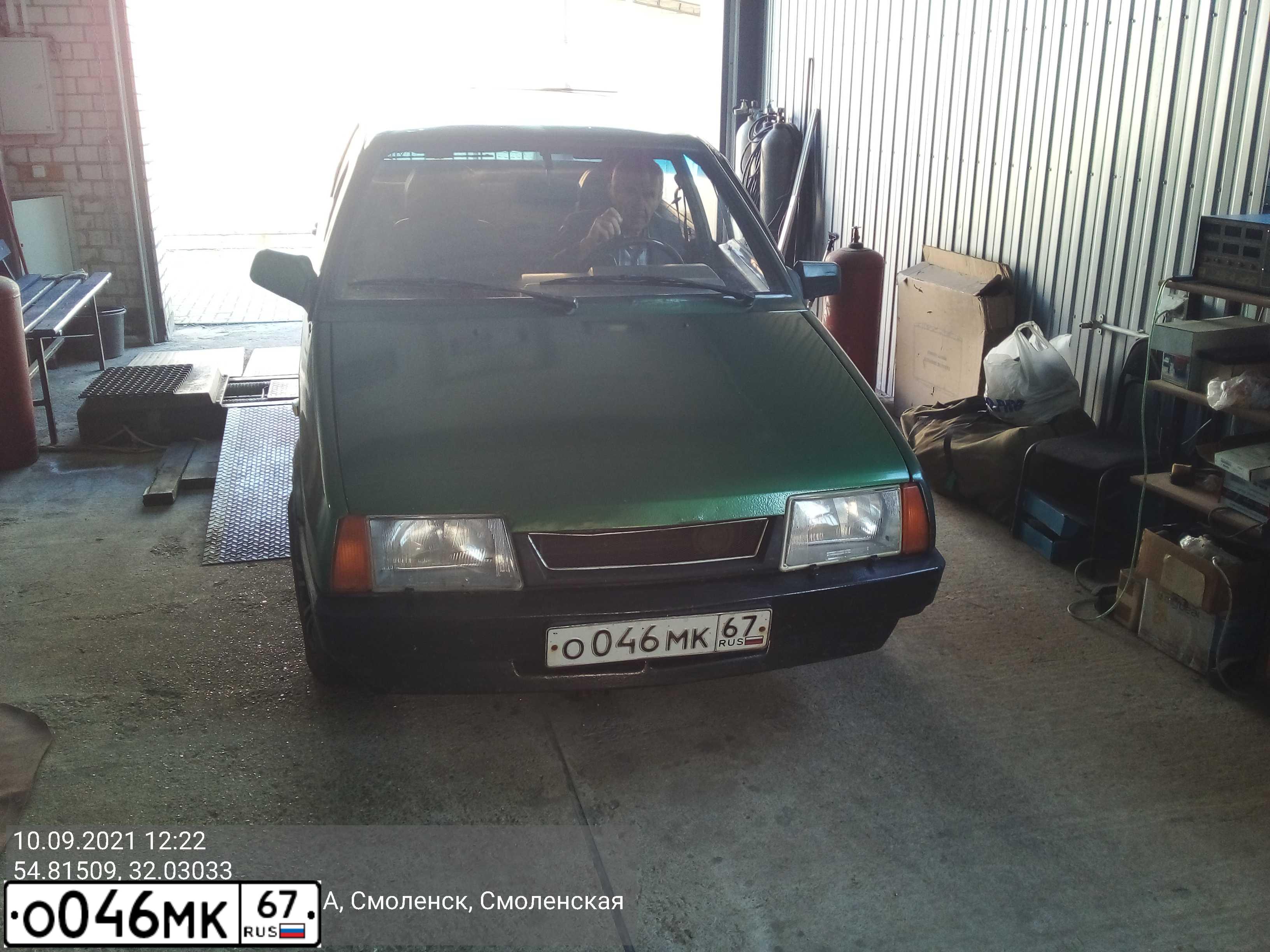 Фото автомобиля LADA 2109 SAMARA, 1999 — госномер К688ЕМ67. Цвет: ЯРКО-ЗЕЛЕНЫЙ