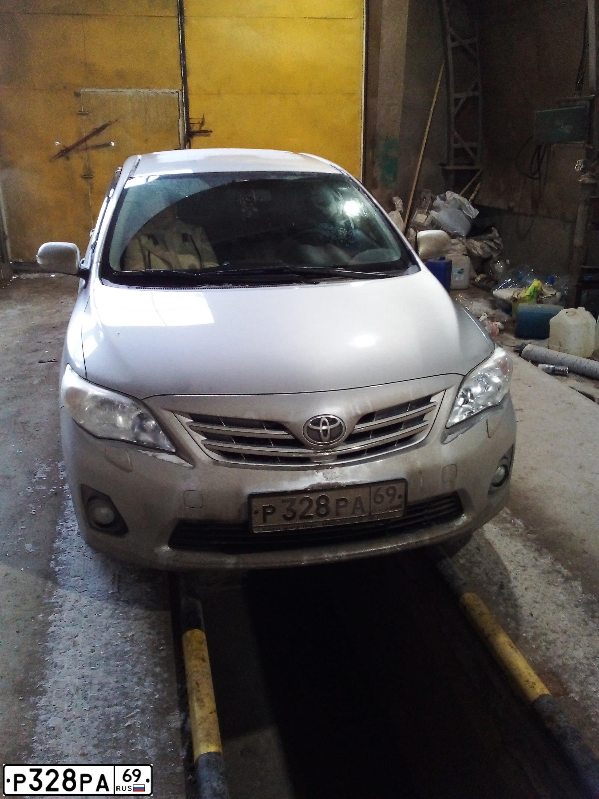 Фото автомобиля TOYOTA COROLLA, 2012 — госномер Т779ЕВ196. Цвет: Серебристый