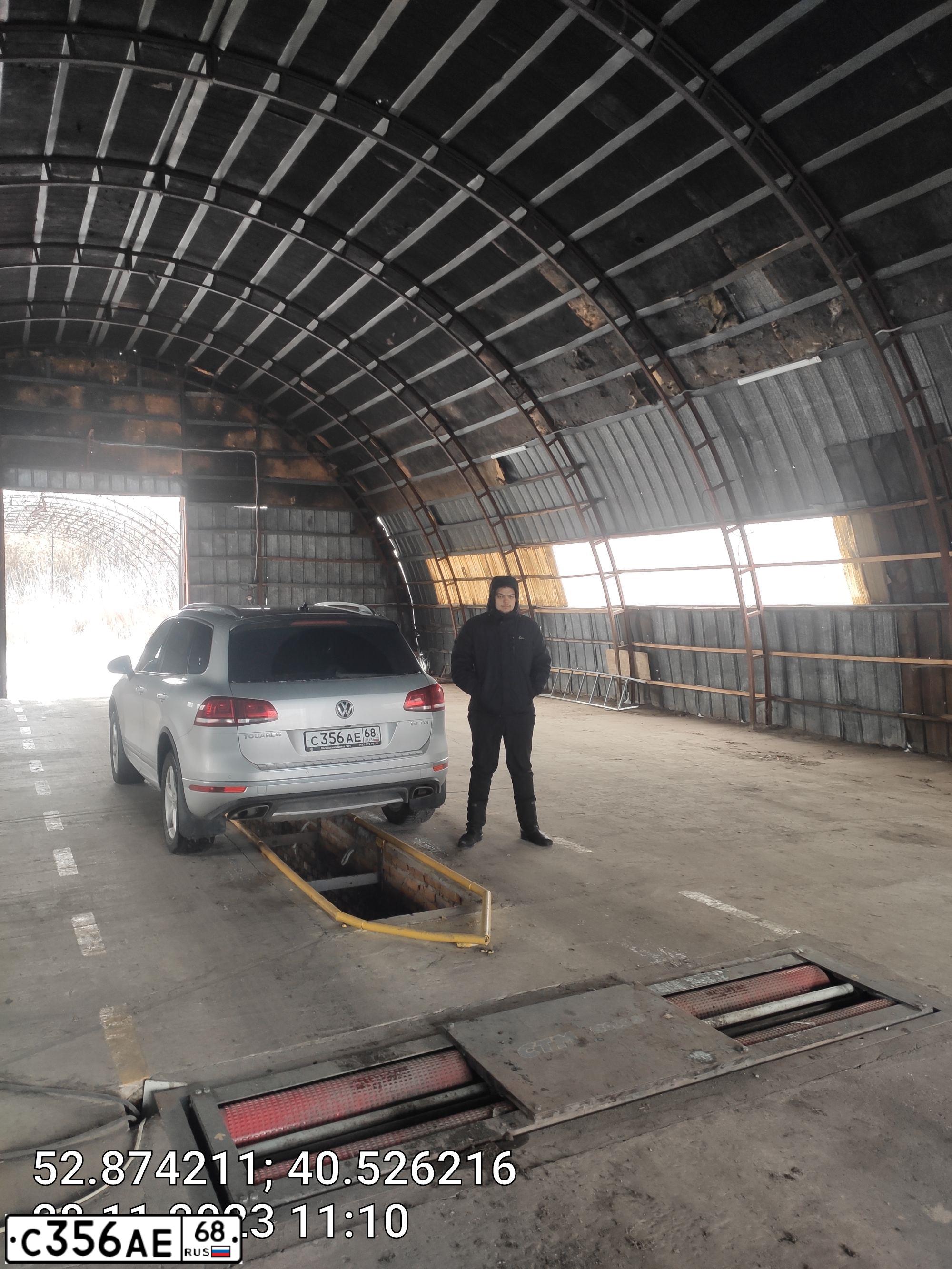 Фото автомобиля VOLKSWAGEN TOUAREG, 2016 — госномер С356АЕ68. Цвет: Серебристый