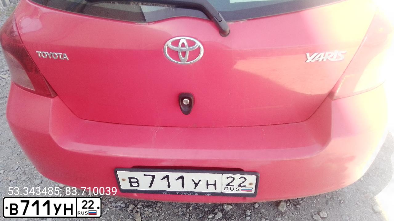 Фото автомобиля TOYOTA YARIS, 2008 — госномер М229ТО154. Цвет: Красный