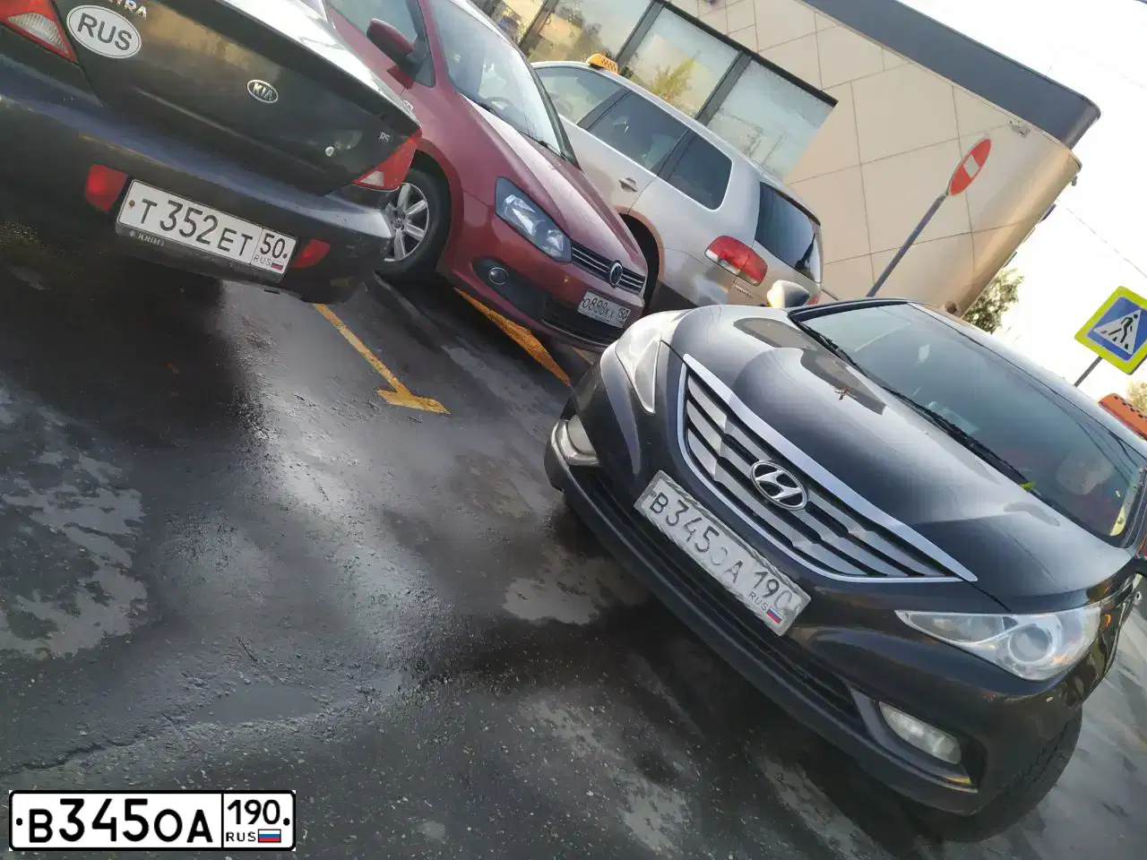 Фото автомобиля HYUNDAI SONATA, 2011 — госномер В345ОА190. Цвет: ЧЕРНЫЙ