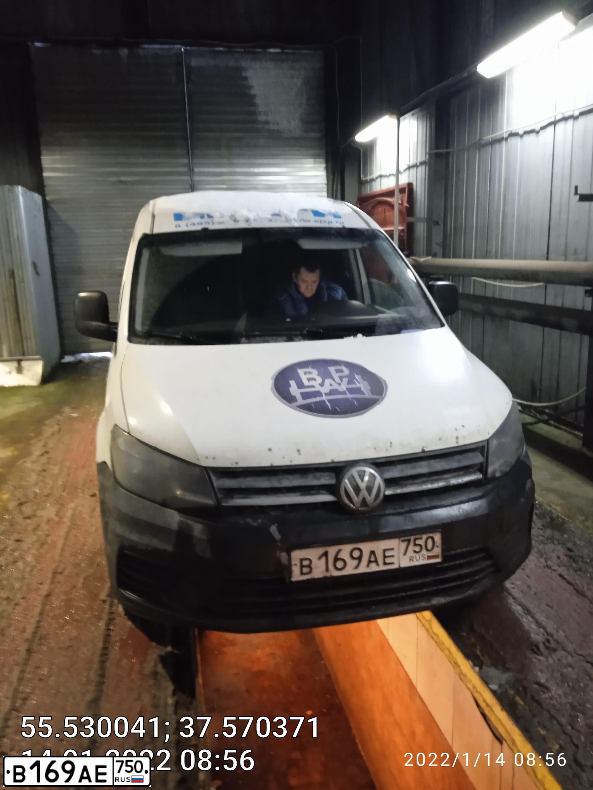 Фото автомобиля VOLKSWAGEN CADDY, 2015 — госномер М797УР35. Цвет: Белый
