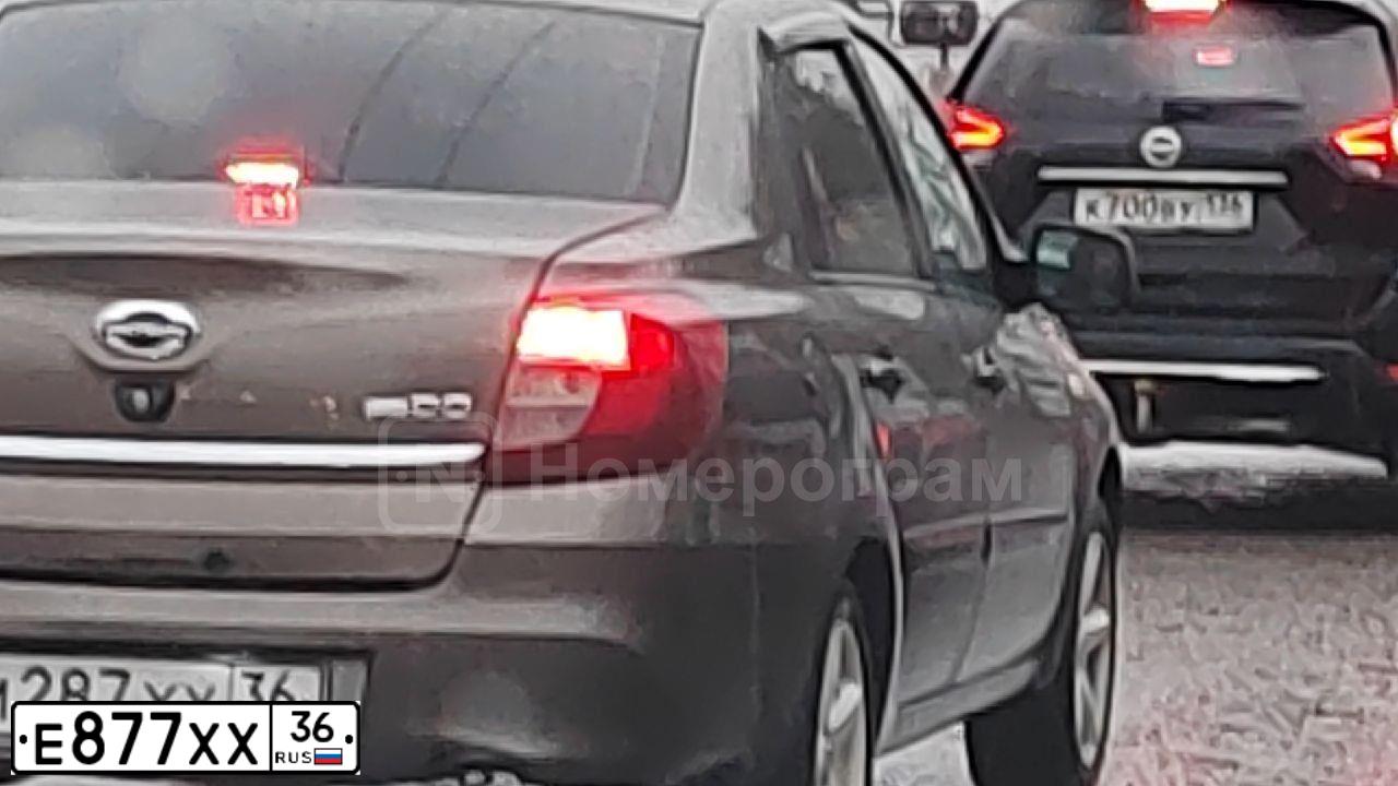 Фото автомобиля VOLKSWAGEN TRANSPORTER, 2006 — госномер М734КА46. Цвет: Белый