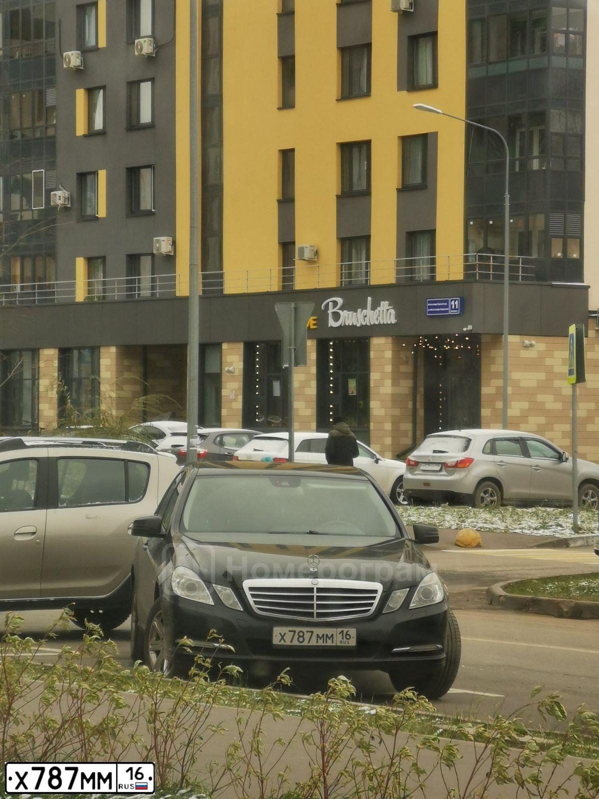 Фото автомобиля MERCEDES E-KLASSE, 2012 — госномер Х787ММ16. Цвет: ЧЕРНЫЙ
