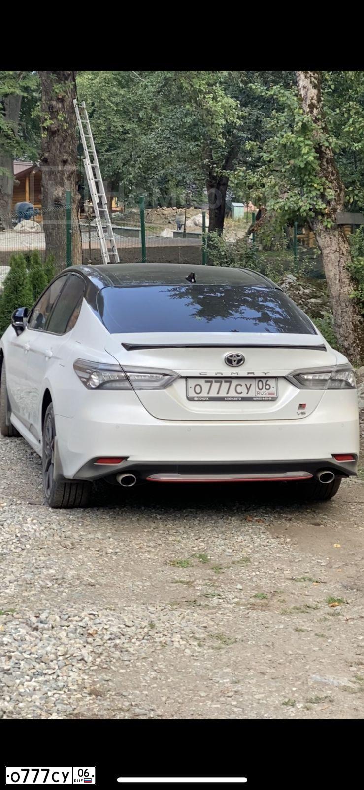 Фото автомобиля TOYOTA CAMRY, 2021 — госномер С001МА06. Цвет: МНОГОЦВЕТНЫЙ