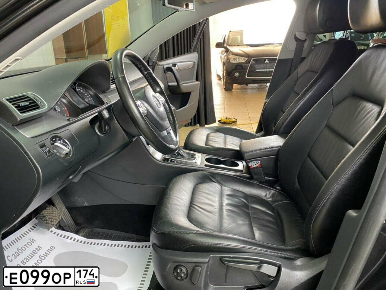 Фото автомобиля VOLKSWAGEN PASSAT, 2011 — госномер Е099ОР174. Цвет: ЧЕРНЫЙ