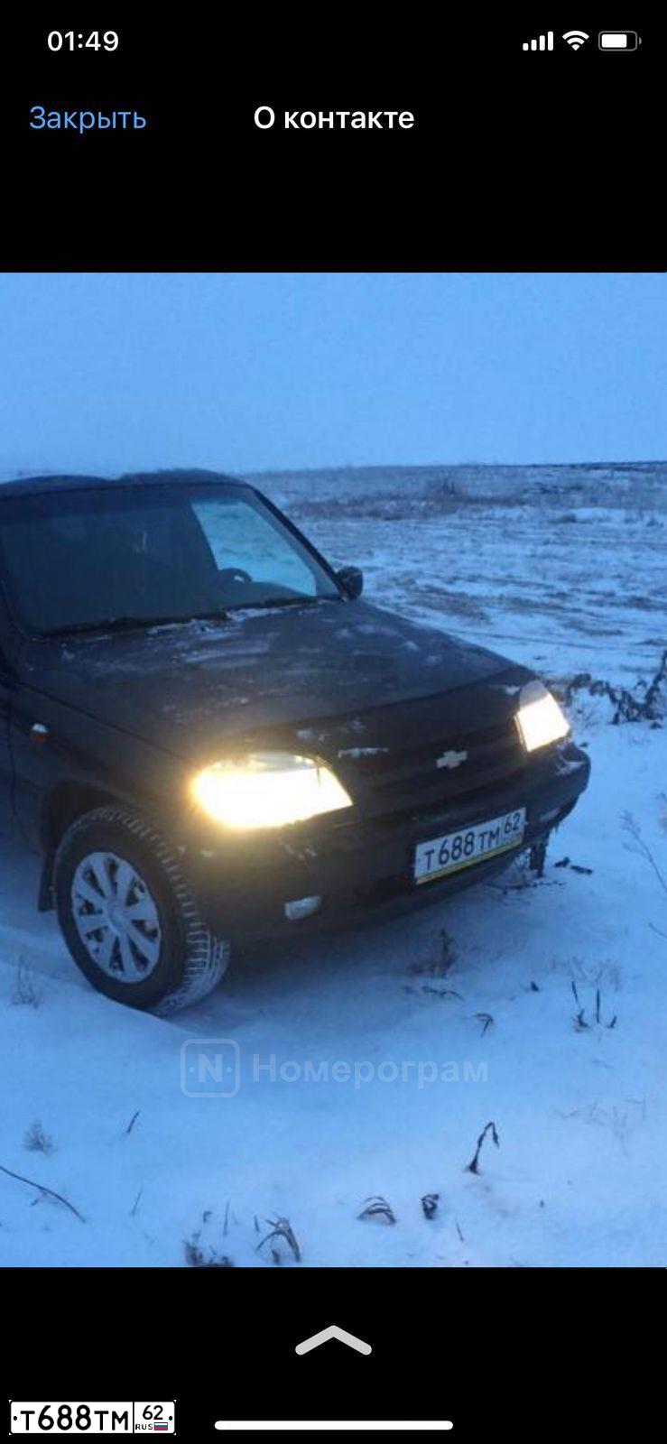 Фото автомобиля CHEVROLET NIVA, 2008 — госномер Т688ТМ62. Цвет: Черно-синий металлик