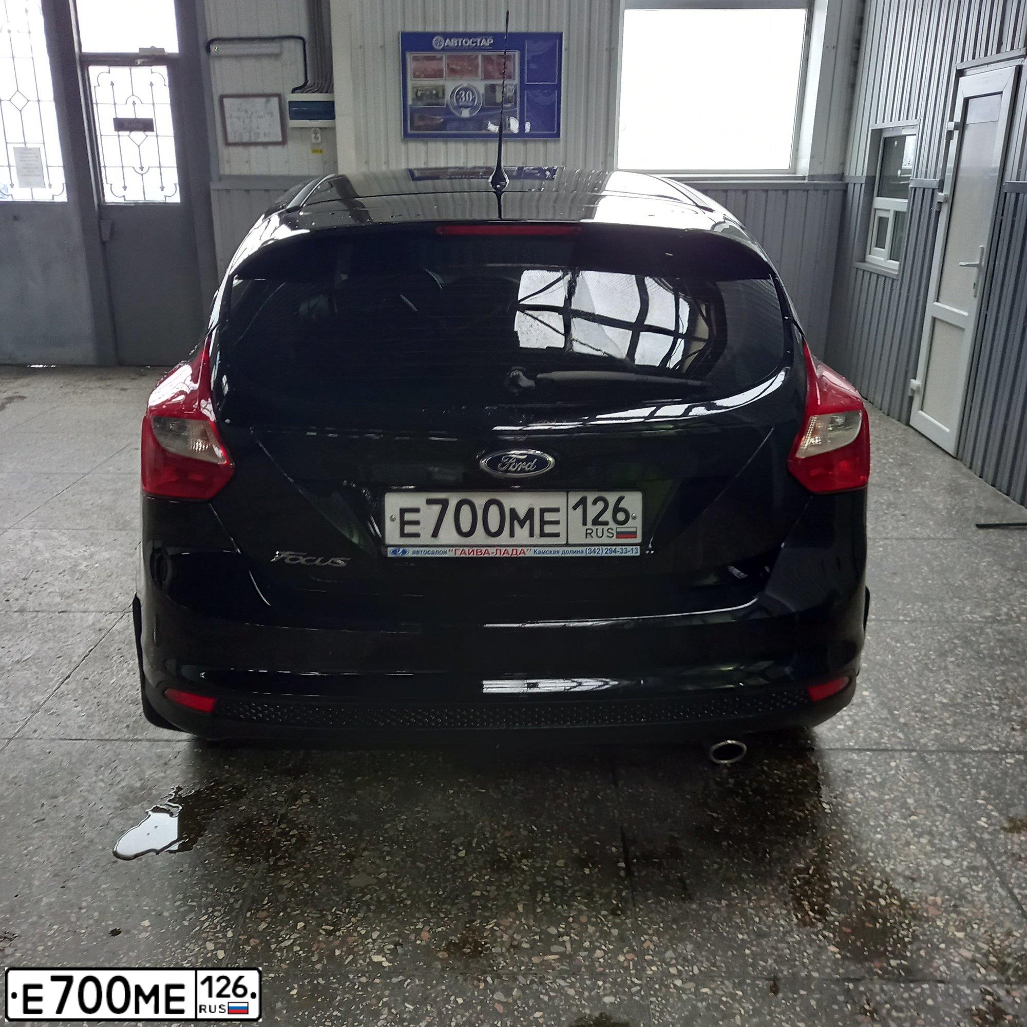 Фото автомобиля FORD FOCUS, 2014 — госномер М270ВЕ126. Цвет: ЧЕРНЫЙ