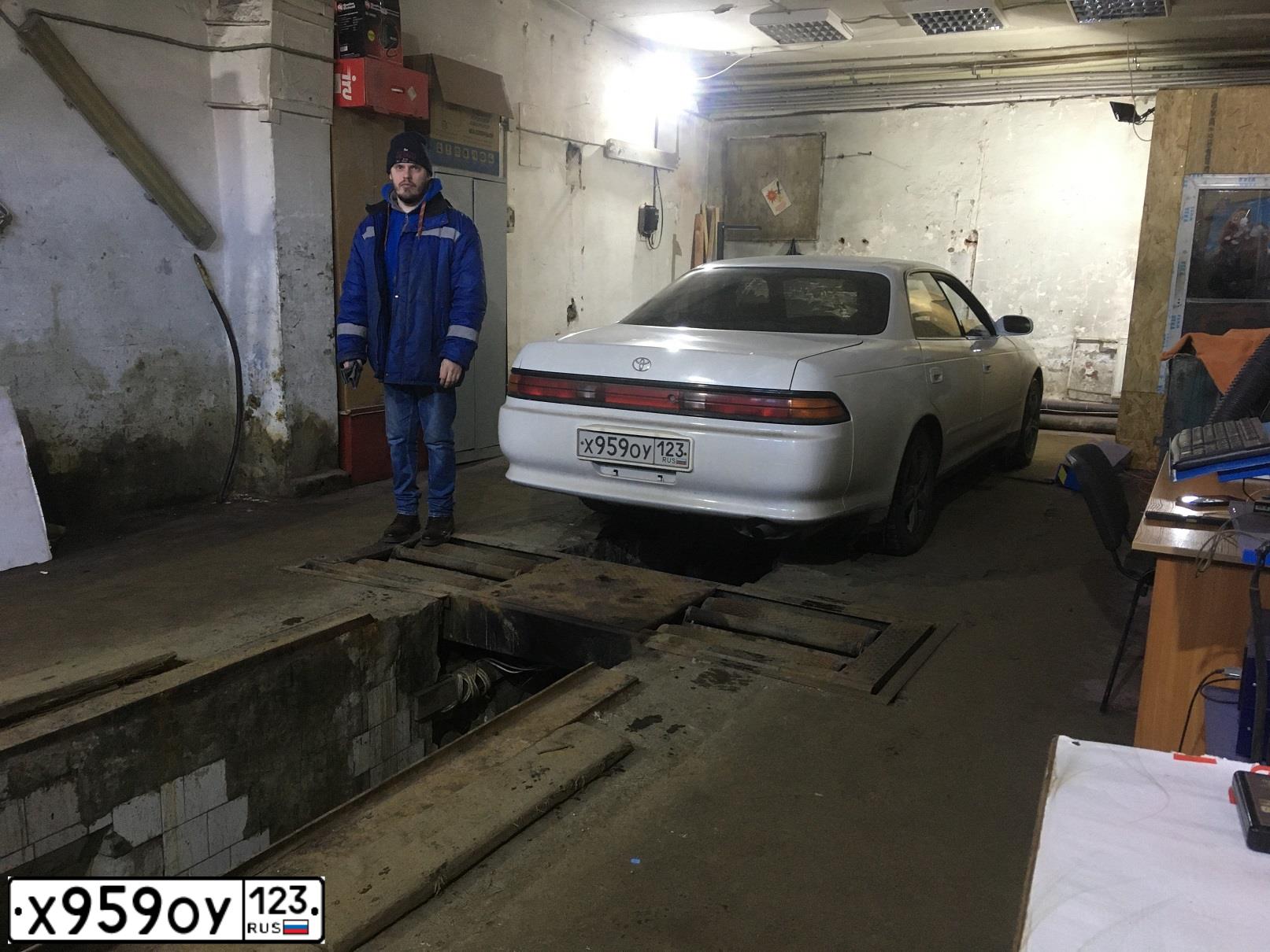 Фото автомобиля TOYOTA MARK II, 1995 — госномер Е697ОМ51