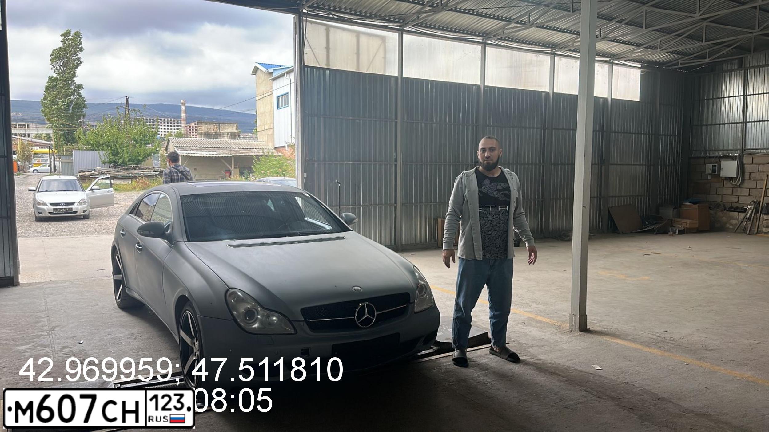 Фото автомобиля MERCEDES CLS-KLASSE, 2004 — госномер М191ММ23. Цвет: Серый