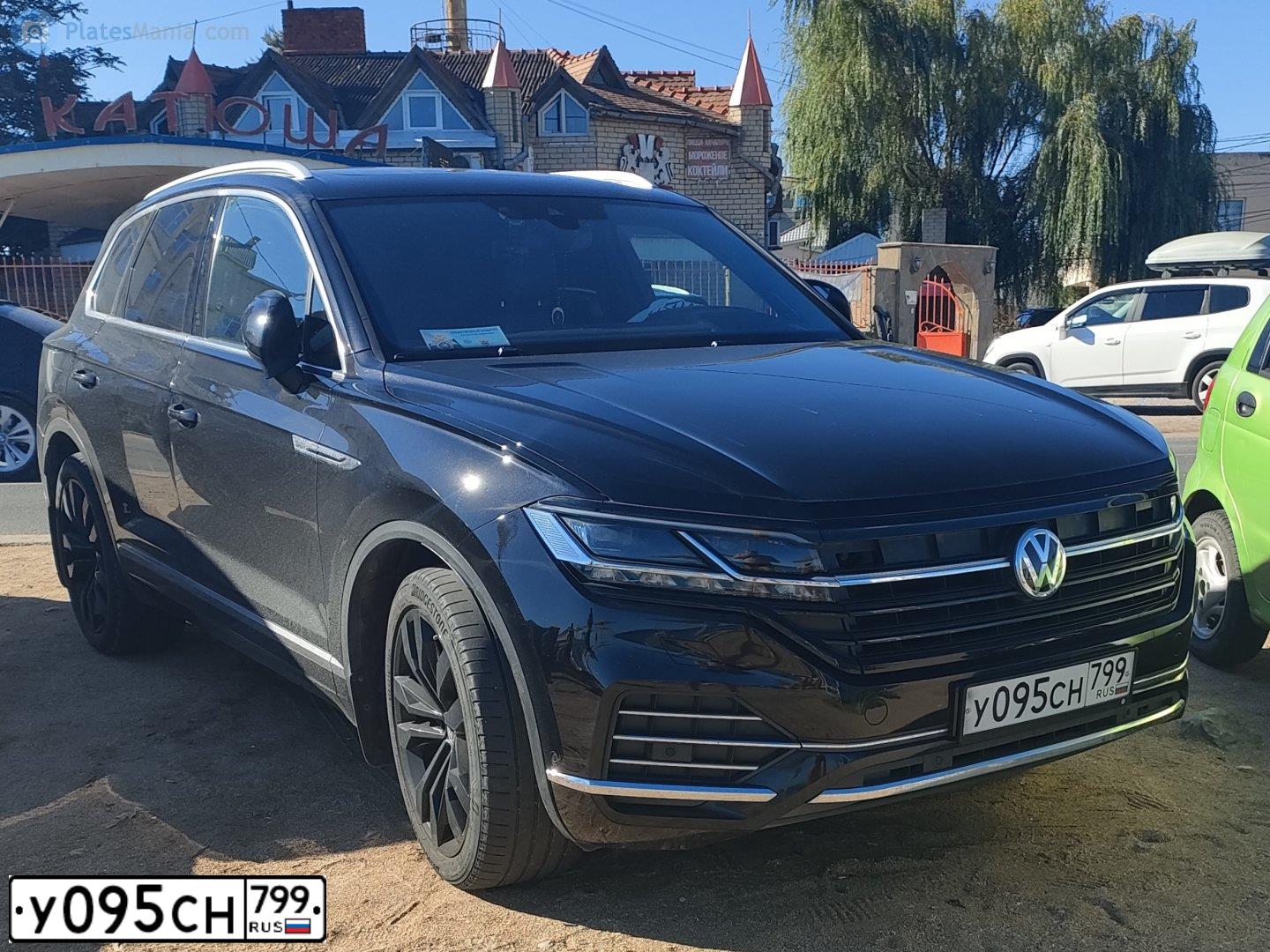 Фото автомобиля VOLKSWAGEN TOUAREG, 2019 — госномер У095СН799. Цвет: ЧЕРНЫЙ
