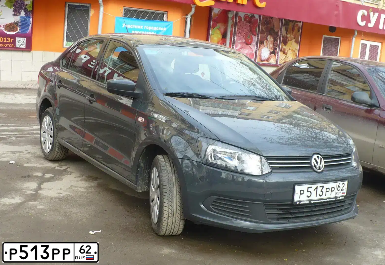 Фото автомобиля VOLKSWAGEN POLO, 2012 — госномер М076ОМ777. Цвет: Серый