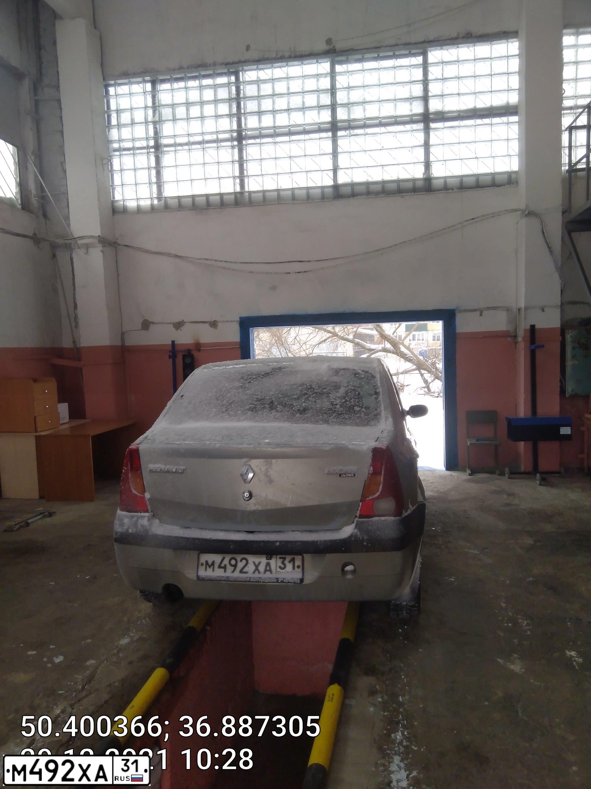 Фото автомобиля RENAULT LOGAN, 2009 — госномер М492ХА31. Цвет: СЕРЫЙ