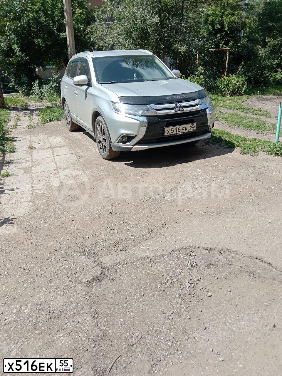 Фото автомобиля MITSUBISHI OUTLANDER, 2015 — госномер А352ВЕ186. Цвет: СЕРЕБРИСТЫЙ