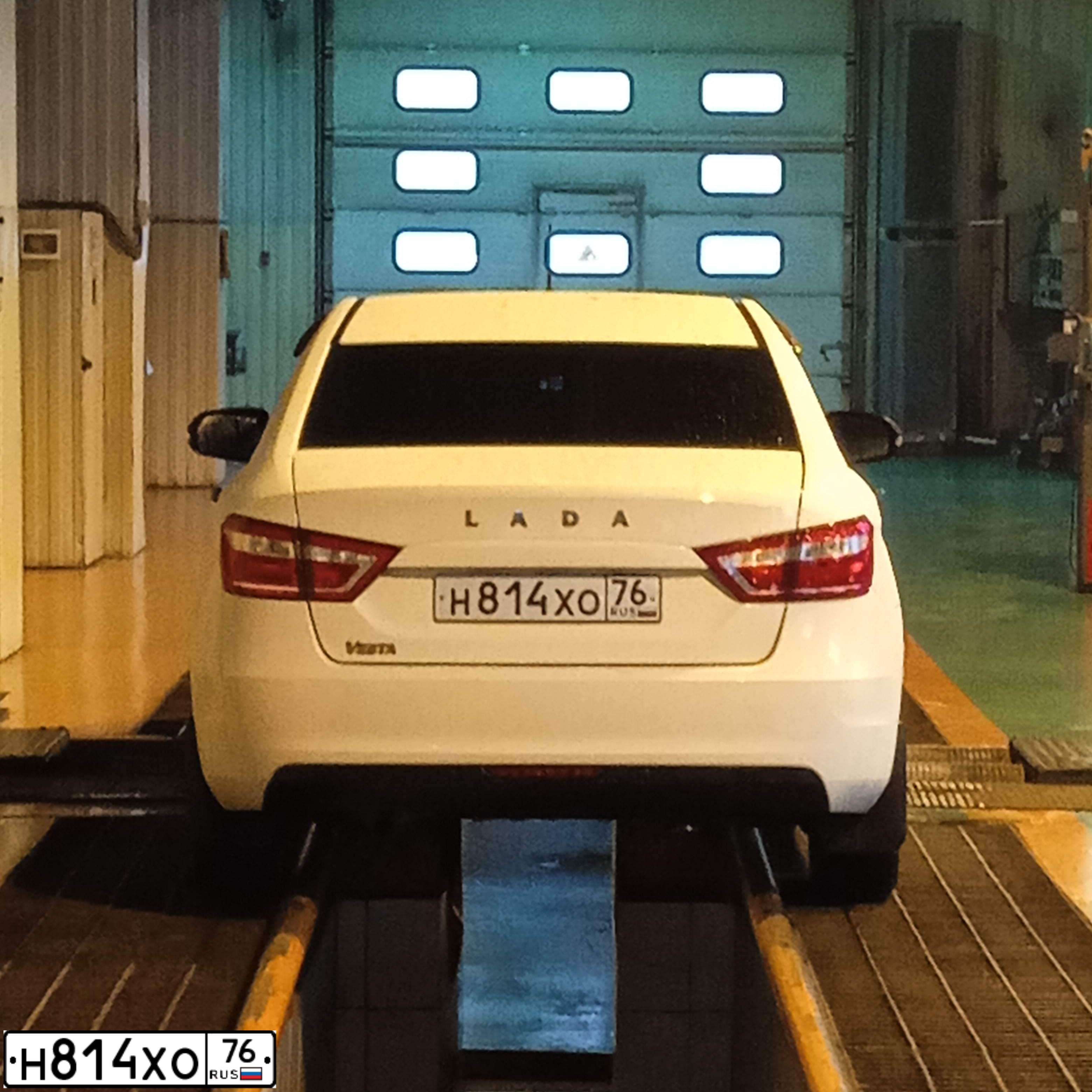Фото автомобиля LADA VESTA, 2017 — госномер У349УВ33. Цвет: Белый