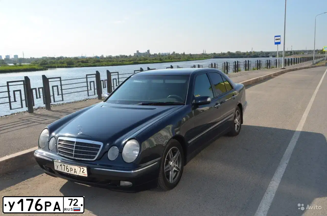 Фото автомобиля MERCEDES E-KLASSE, 2001 — госномер У176РА72. Цвет: ЧЕРНЫЙ