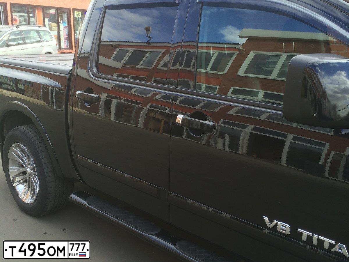 Фото автомобиля NISSAN TITAN, 2008 — госномер Т495ОМ777. Цвет: ЧЕРНЫЙ