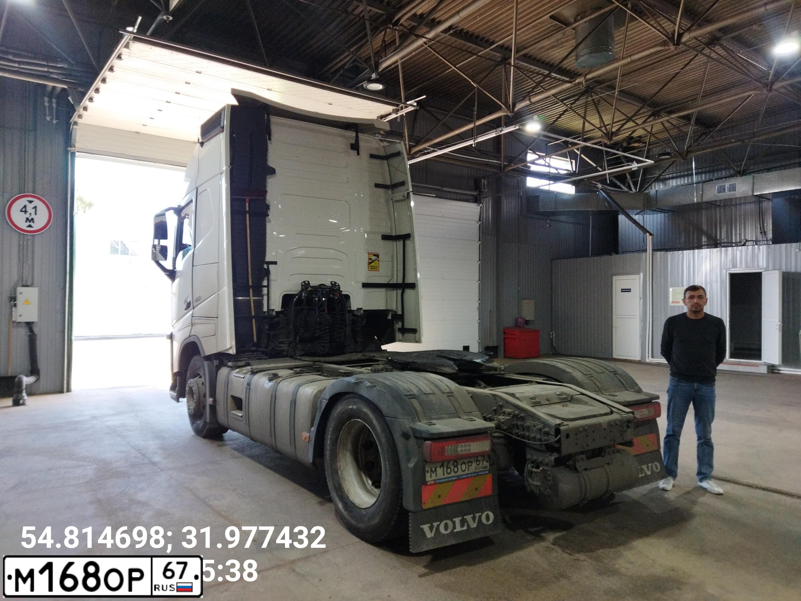 Фото автомобиля VOLVO SERIE FH /4X2/, 2020 — госномер Т330АУ39. Цвет: Белый