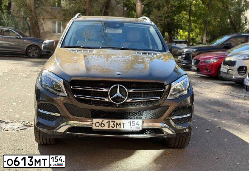 Фото автомобиля MERCEDES GLE-KLASSE, 2016 — госномер О613МТ154. Цвет: Коричневый