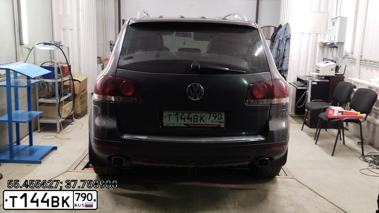 Фото автомобиля VOLKSWAGEN TOUAREG, 2010 — госномер С430ХМ790. Цвет: ЧЕРНО-СЕРЫЙ