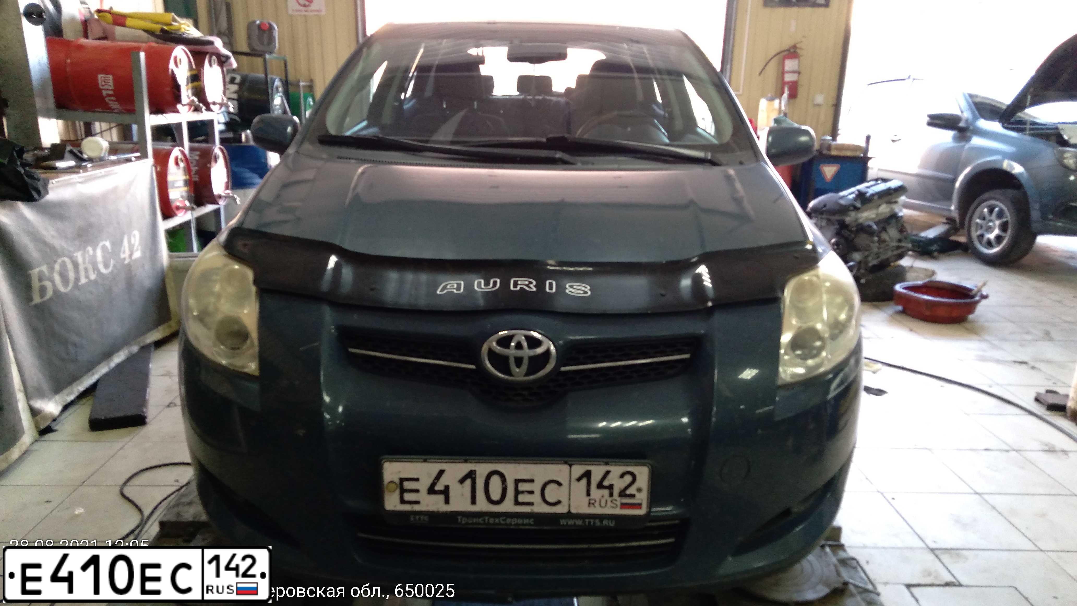 Фото автомобиля TOYOTA AURIS, 2007 — госномер Е410ЕС142. Цвет: Темно-синий
