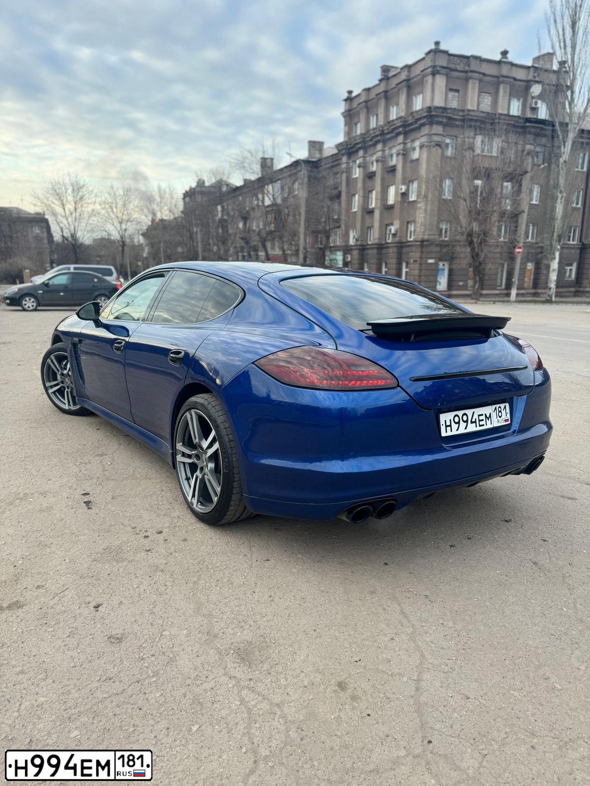 Фото автомобиля PORSCHE PANAMERA, 2010 — госномер Н994ЕМ181. Цвет: синий