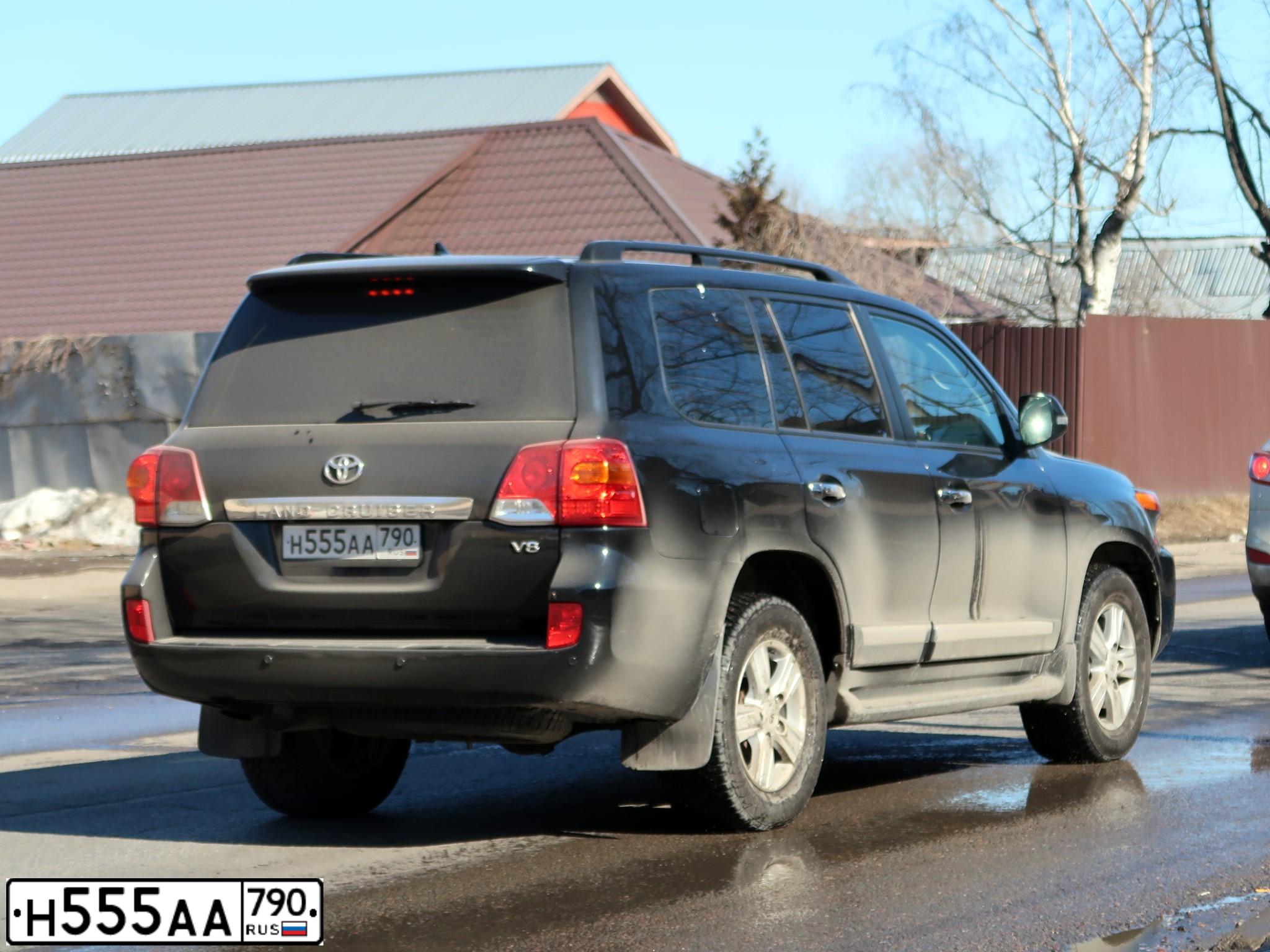 Фото автомобиля TOYOTA LANDCRUISER 200, 2013 — госномер Н555АА790. Цвет: ЧЕРНЫЙ