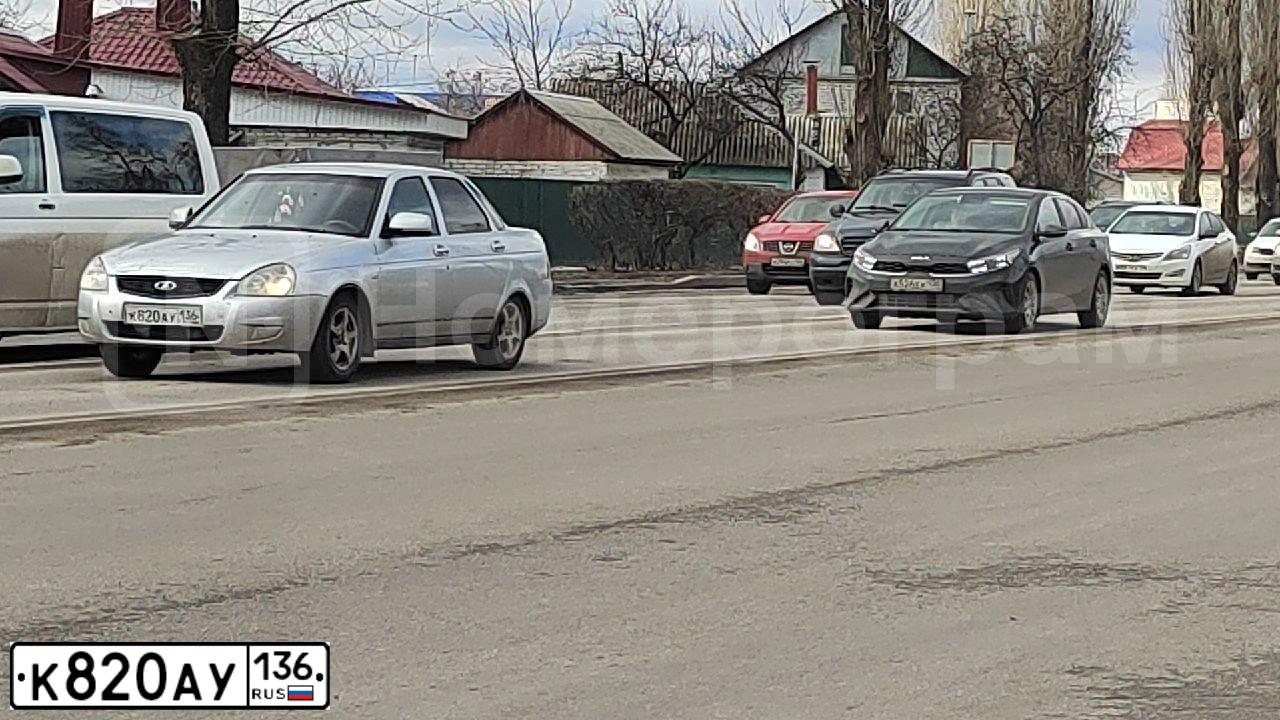 Фото автомобиля LADA 2170 PRIORA, 2008 — госномер К820АУ136. Цвет: СВЕТЛО СЕРЕБРИСТЫЙ МЕТАЛЛ