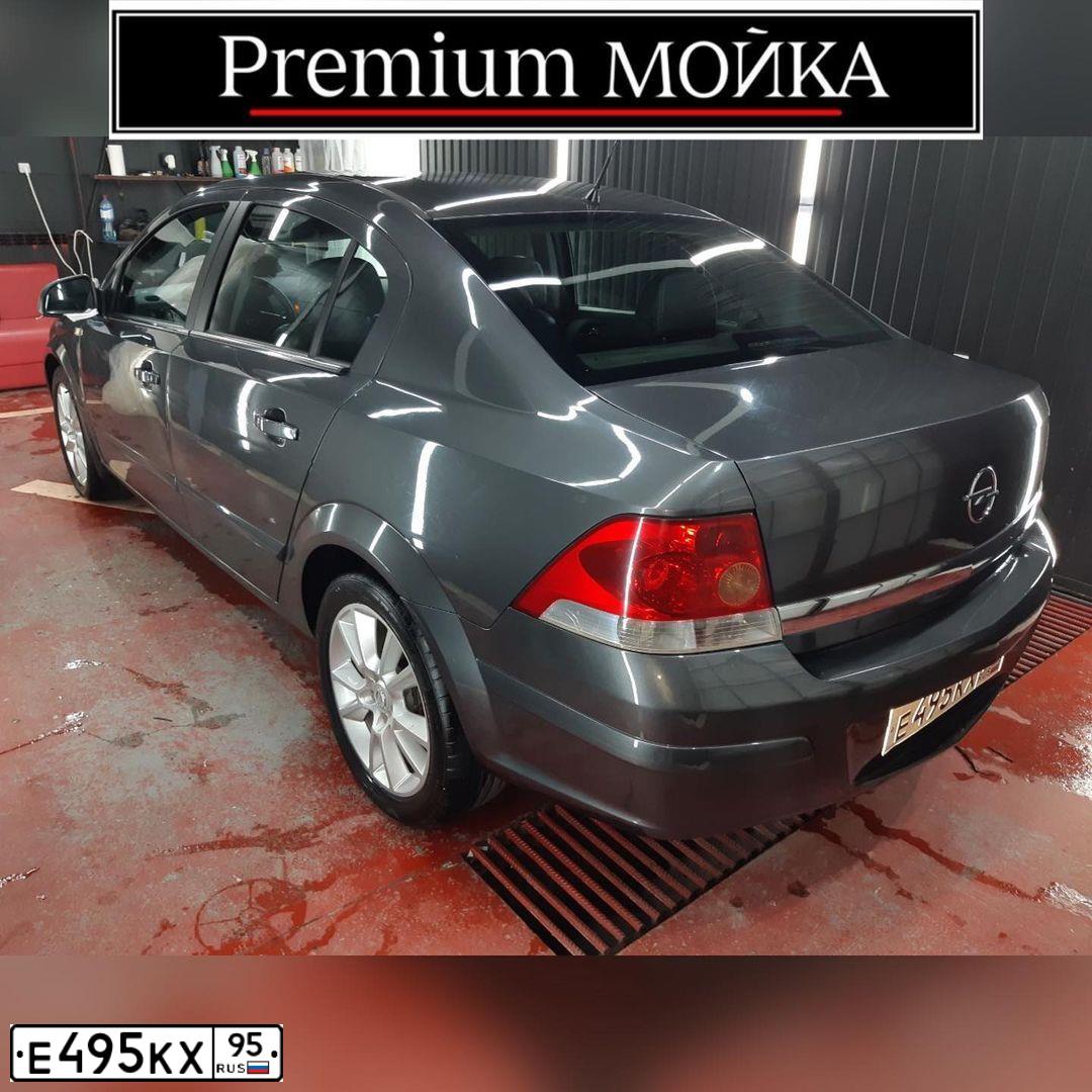 Фото автомобиля OPEL ASTRA, 2010 — госномер Е495КХ95. Цвет: ТЕМНО-СЕРЫЙ