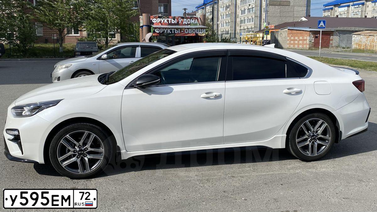 Фото автомобиля KIA CERATO, 2020 — госномер У595ЕМ72. Цвет: Белый